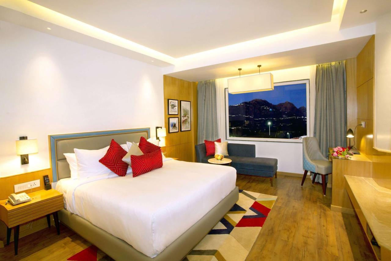 Hotel Ramada By Wyndham Katra Station Road Zewnętrze zdjęcie